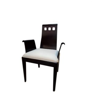 chaise en bois avec accoudoir assise en simili cuir telese 300x300