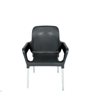 chaise en plastique avec accoudoirs pieds en aluminium diamant 300x300
