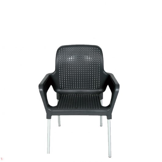 chaise en plastique avec accoudoirs pieds en aluminium diamant